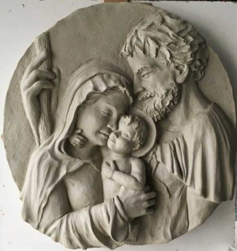 Bas relief Sainte famille